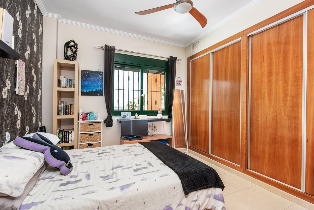 Se vende Villa - Chalet de 4 dormitorios en Costa Blanca, Alicante, España