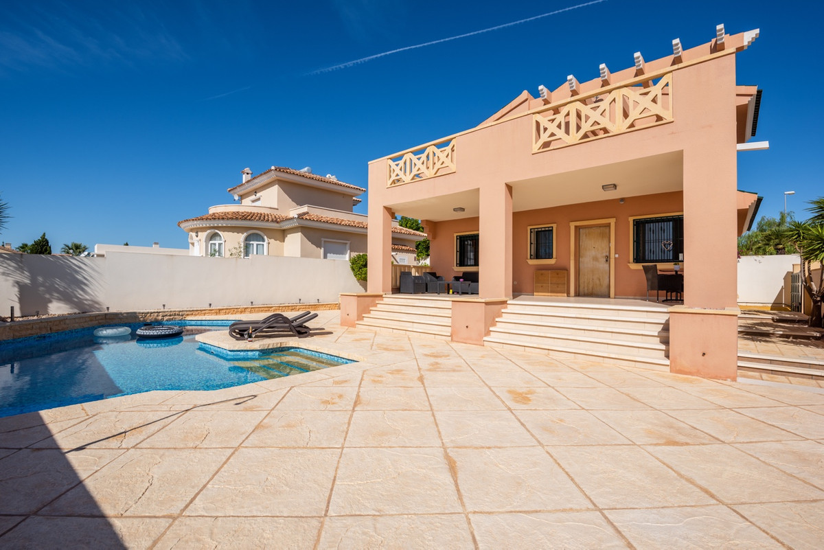 Se vende Villa - Chalet de 4 dormitorios en Costa Blanca, Alicante, España
