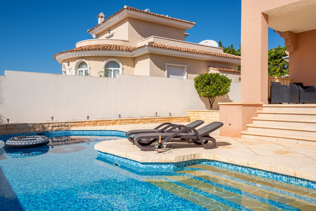 Se vende Villa - Chalet de 4 dormitorios en Costa Blanca, Alicante, España