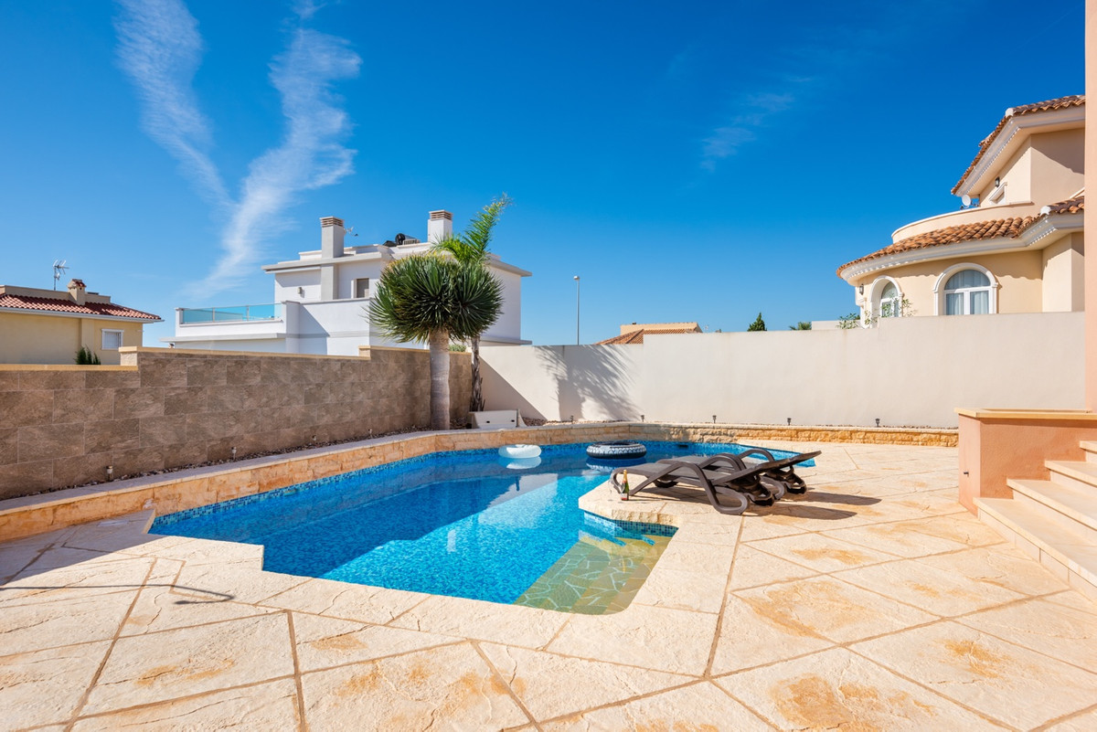 Se vende Villa - Chalet de 4 dormitorios en Costa Blanca, Alicante, España