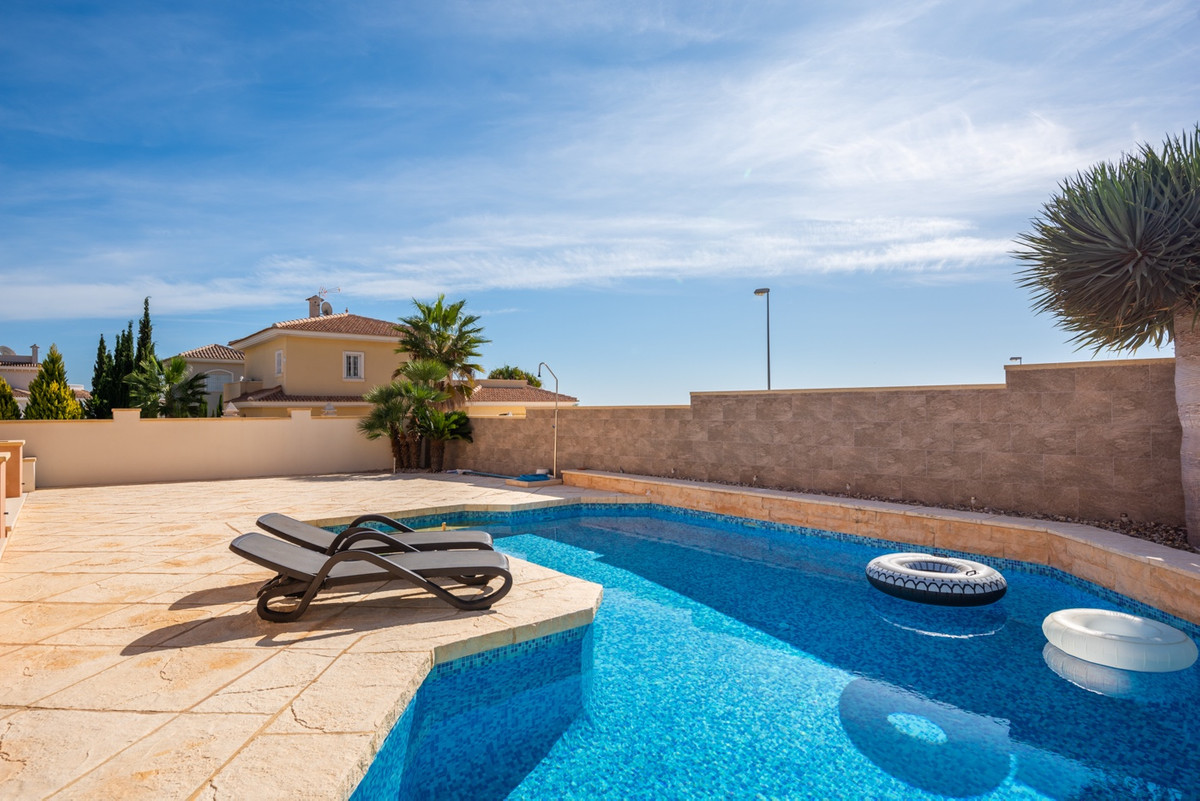 Se vende Villa - Chalet de 4 dormitorios en Costa Blanca, Alicante, España