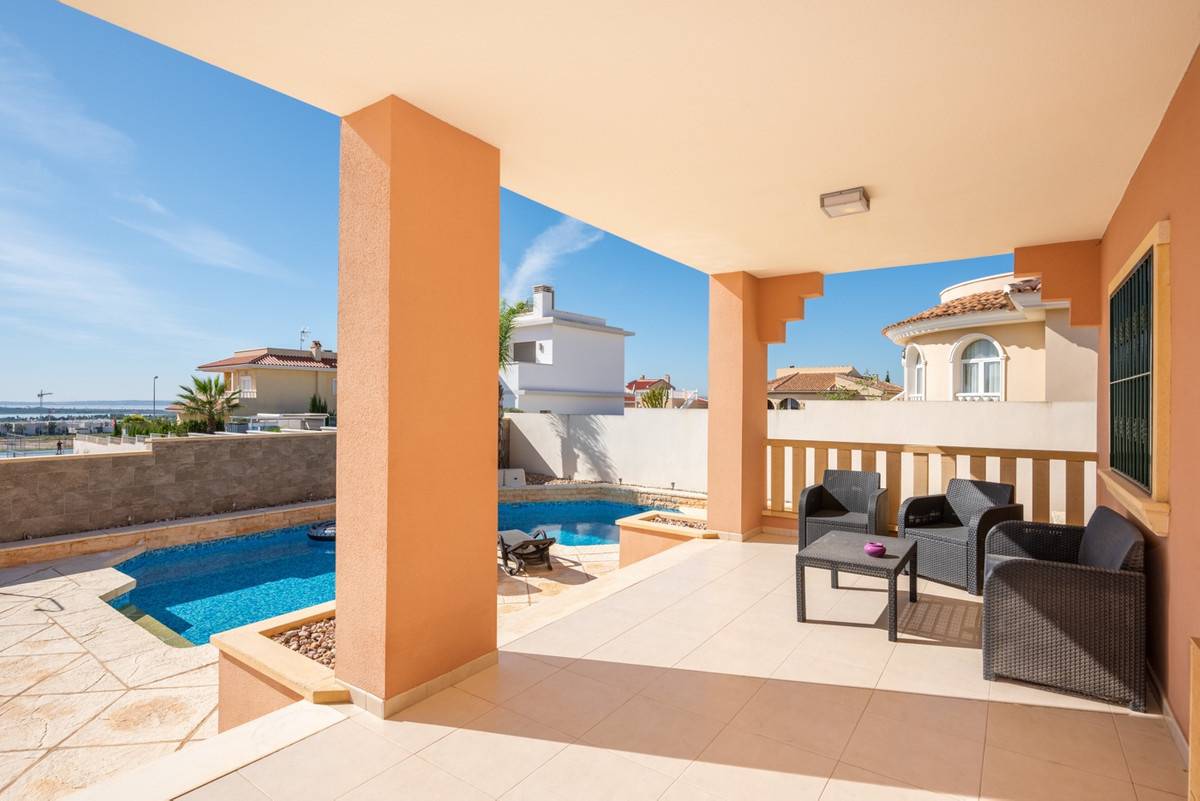 Se vende Villa - Chalet de 4 dormitorios en Costa Blanca, Alicante, España
