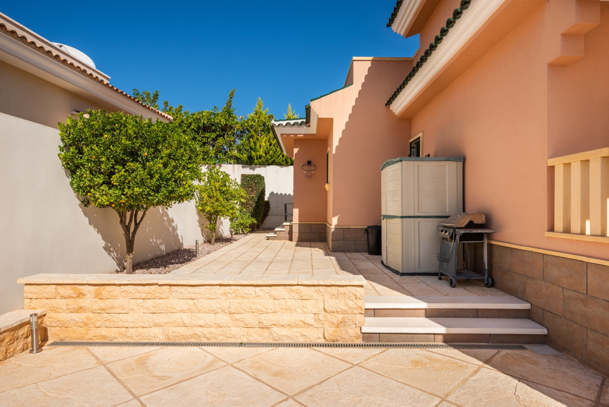Se vende Villa - Chalet de 4 dormitorios en Costa Blanca, Alicante, España