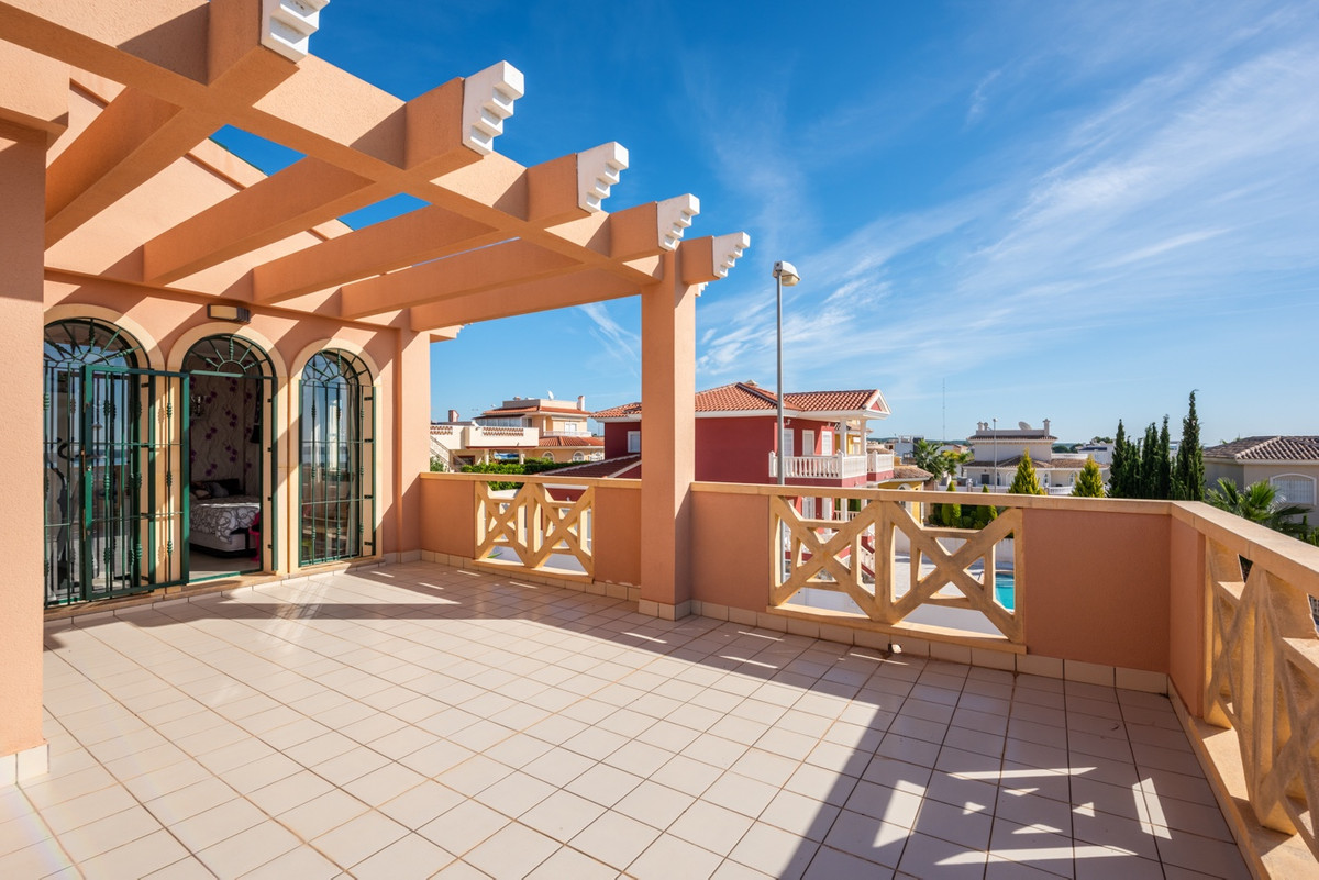 Se vende Villa - Chalet de 4 dormitorios en Costa Blanca, Alicante, España