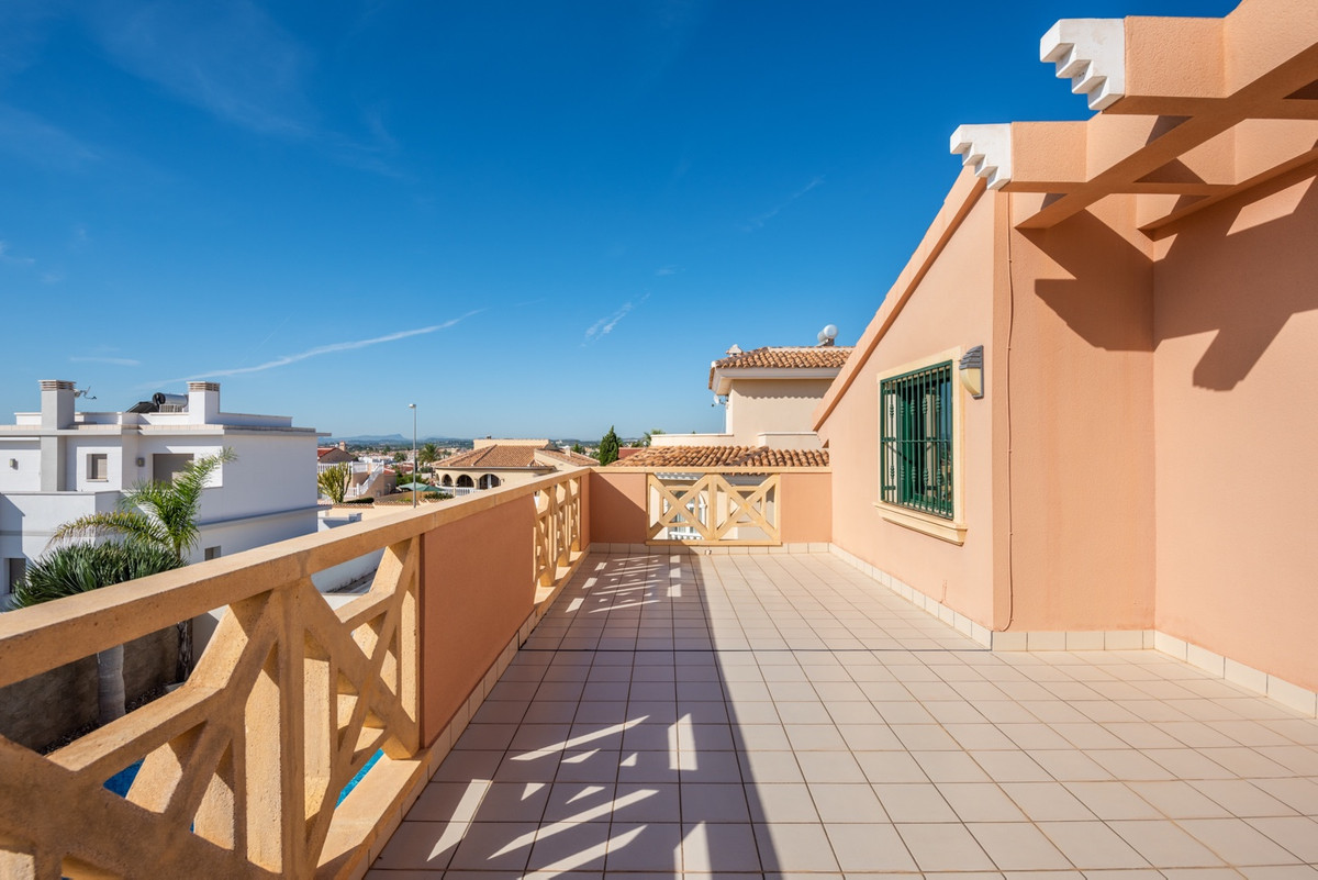 Se vende Villa - Chalet de 4 dormitorios en Costa Blanca, Alicante, España