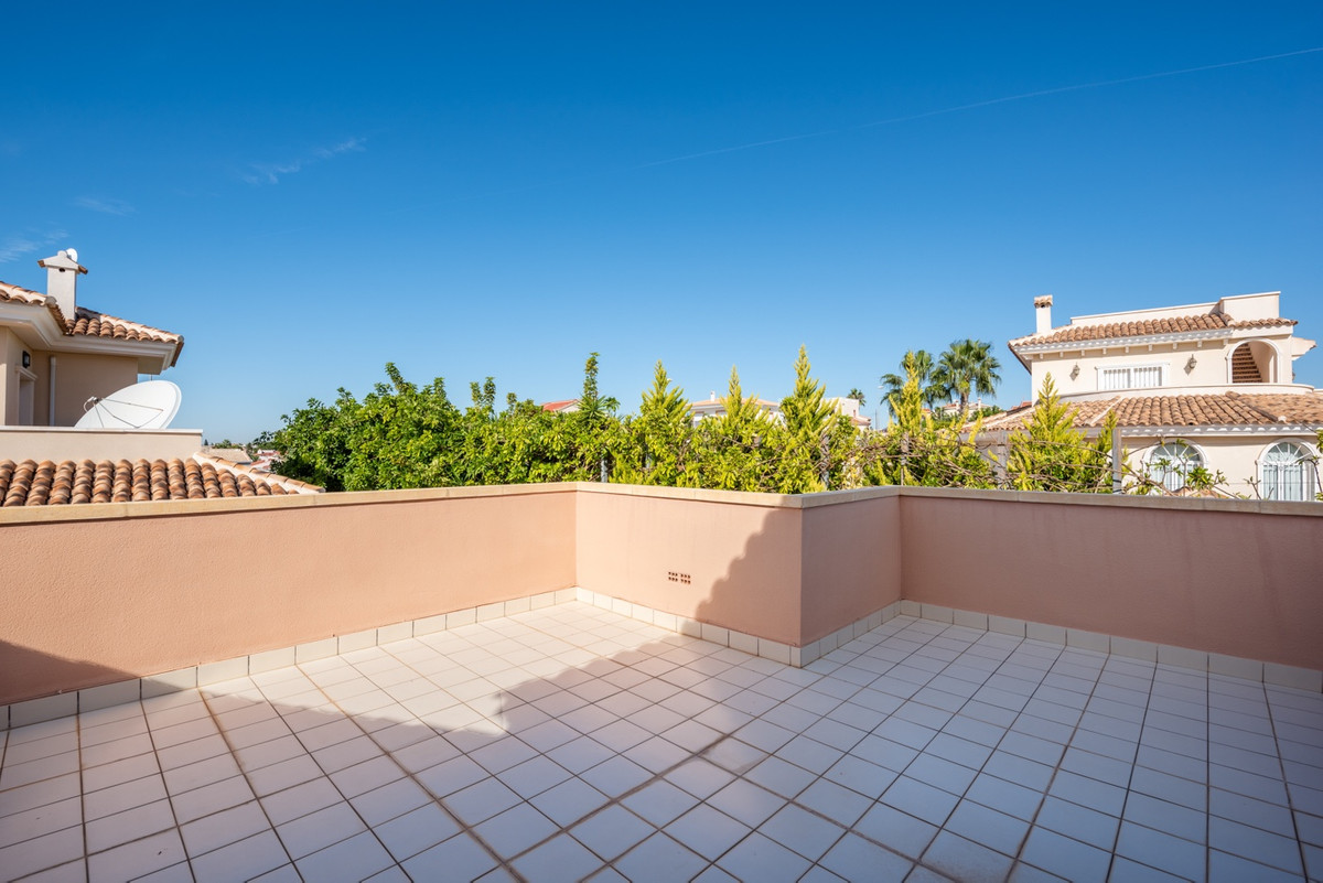 Se vende Villa - Chalet de 4 dormitorios en Costa Blanca, Alicante, España
