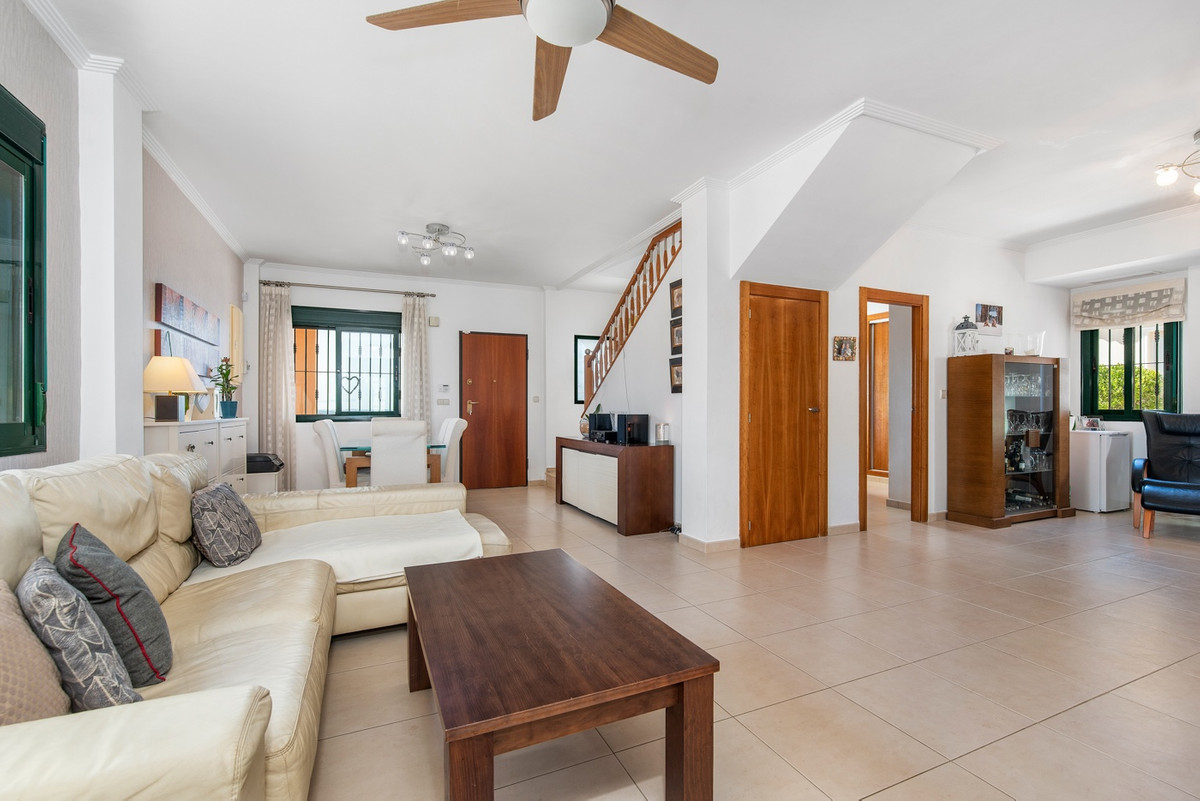 Se vende Villa - Chalet de 4 dormitorios en Costa Blanca, Alicante, España