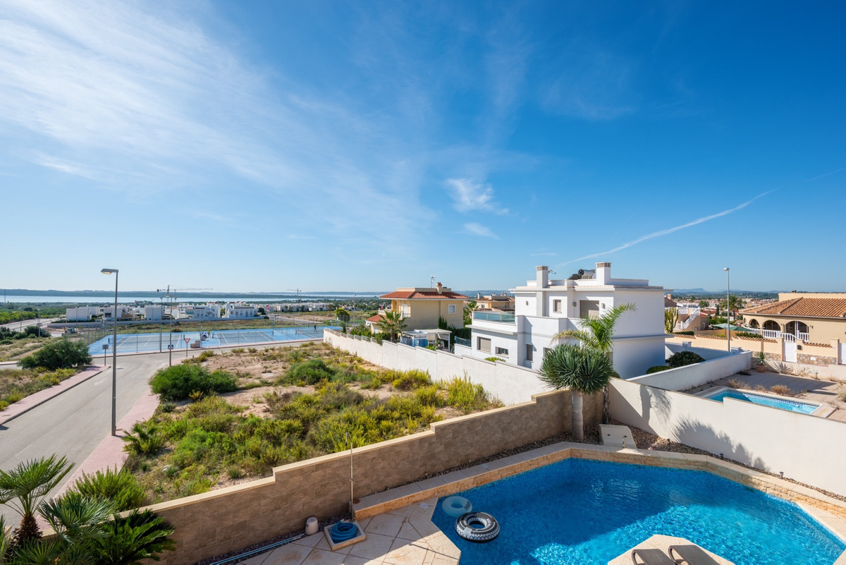 Se vende Villa - Chalet de 4 dormitorios en Costa Blanca, Alicante, España