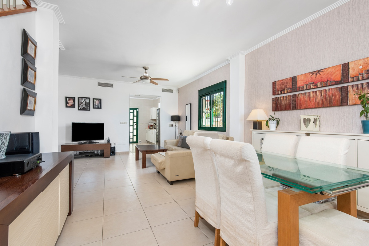 Se vende Villa - Chalet de 4 dormitorios en Costa Blanca, Alicante, España