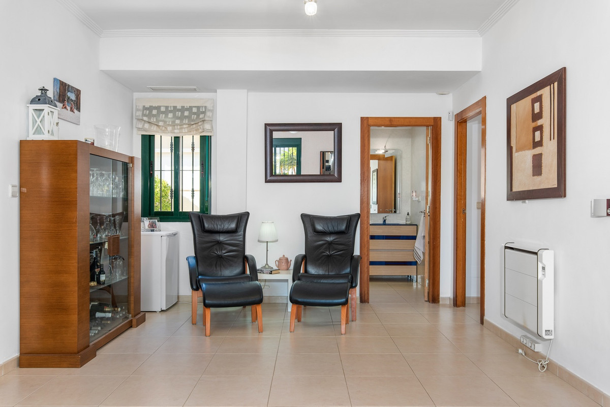 Se vende Villa - Chalet de 4 dormitorios en Costa Blanca, Alicante, España