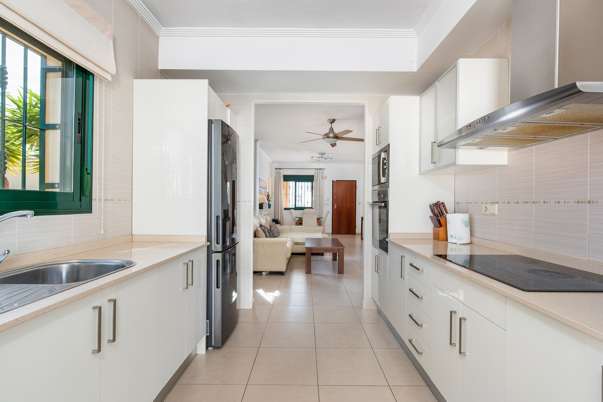 Se vende Villa - Chalet de 4 dormitorios en Costa Blanca, Alicante, España