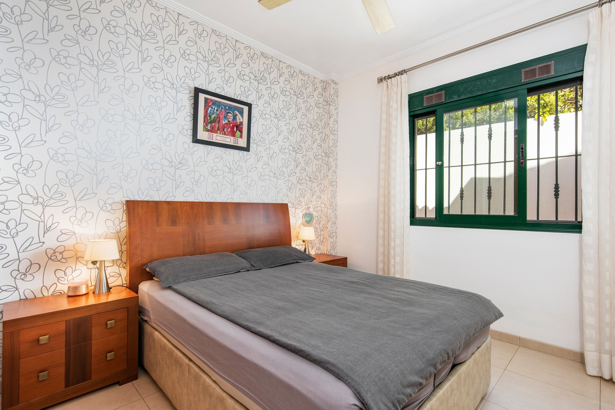 Se vende Villa - Chalet de 4 dormitorios en Costa Blanca, Alicante, España