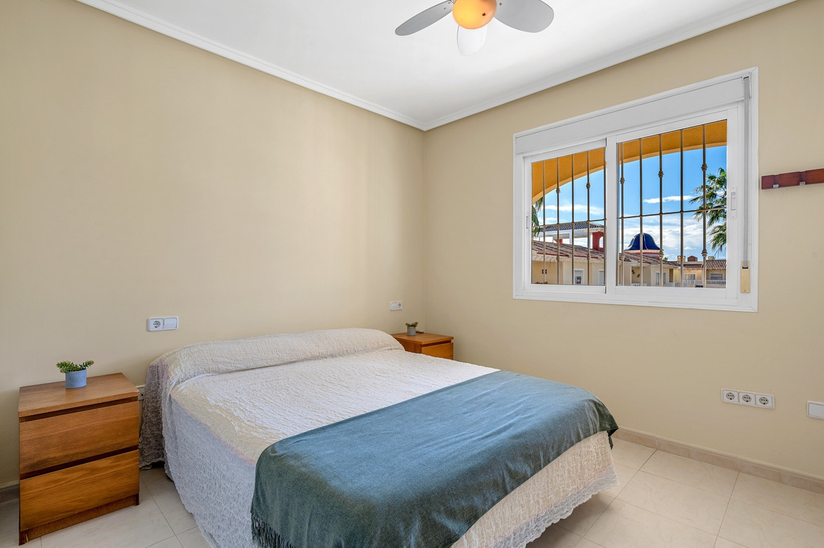 Se vende Apartamento en Planta Última de 2 dormitorios en Costa Blanca, Alicante, España