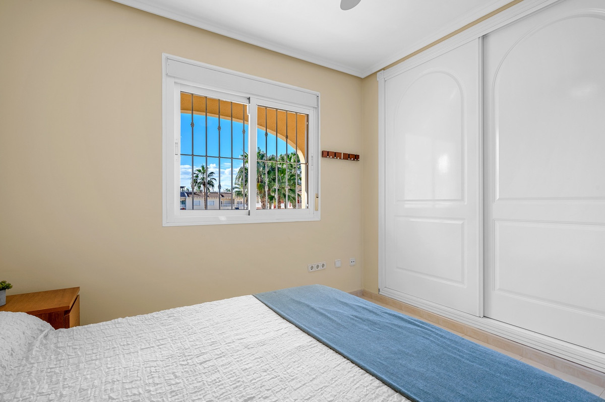 Se vende Apartamento en Planta Última de 2 dormitorios en Costa Blanca, Alicante, España