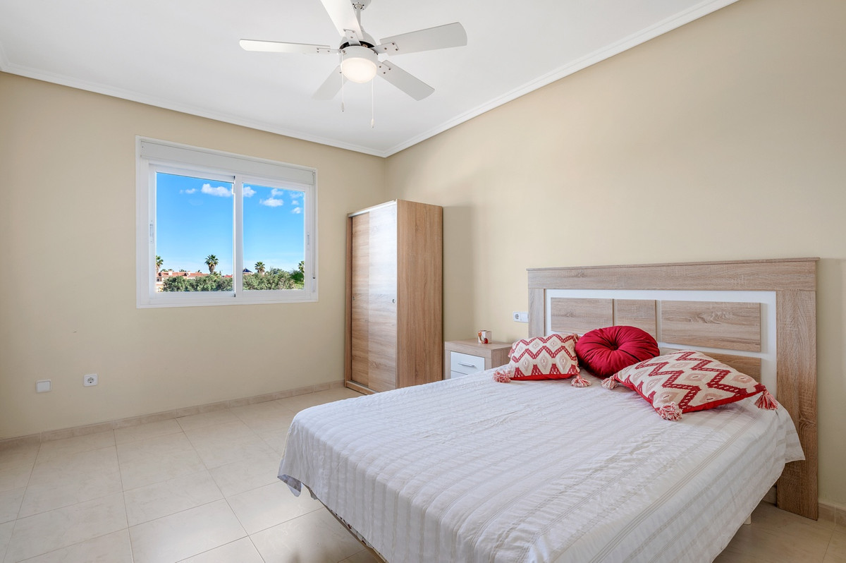 Se vende Apartamento en Planta Última de 2 dormitorios en Costa Blanca, Alicante, España
