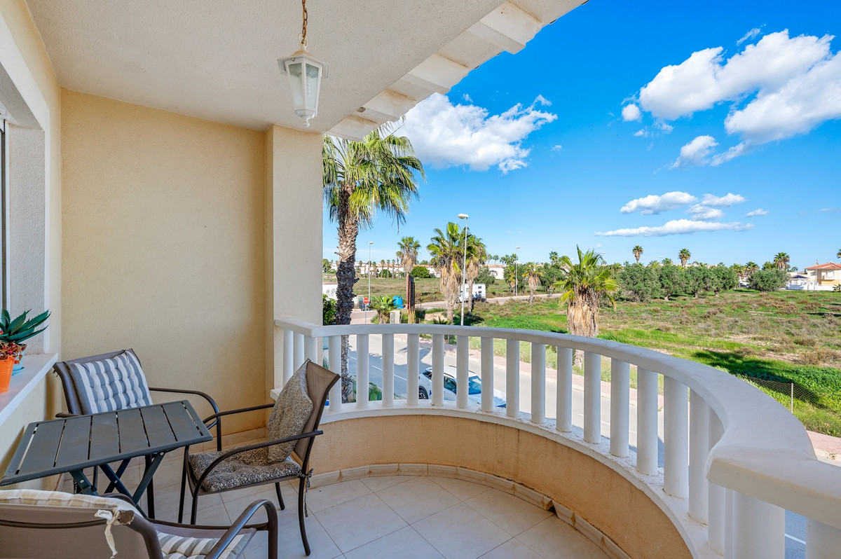 Se vende Apartamento en Planta Última de 2 dormitorios en Costa Blanca, Alicante, España