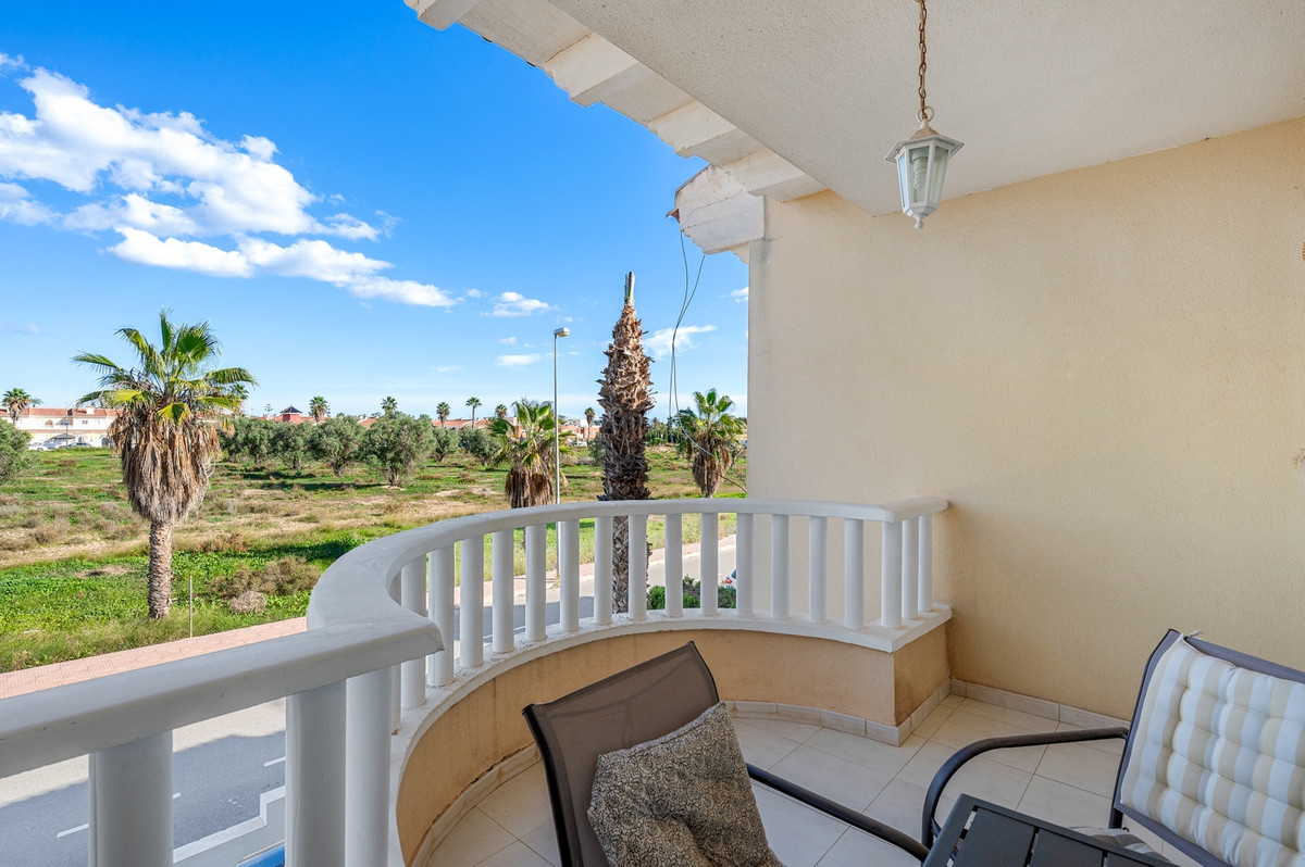 Se vende Apartamento en Planta Última de 2 dormitorios en Costa Blanca, Alicante, España