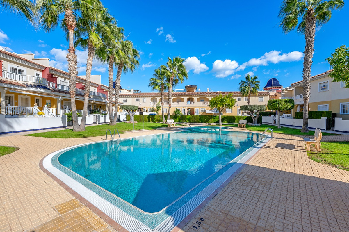 Se vende Apartamento en Planta Última de 2 dormitorios en Costa Blanca, Alicante, España