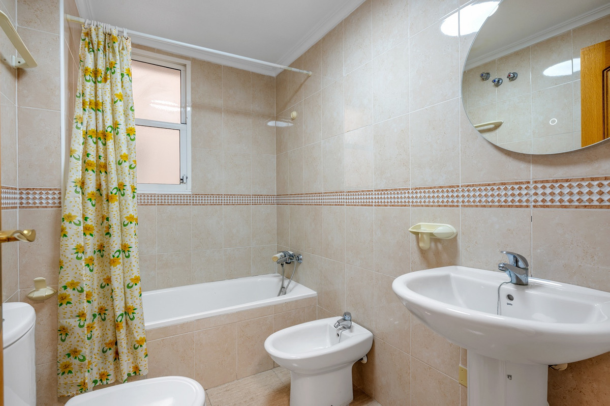 Se vende Apartamento Planta Media de 2 dormitorios en Costa Blanca, Alicante, España