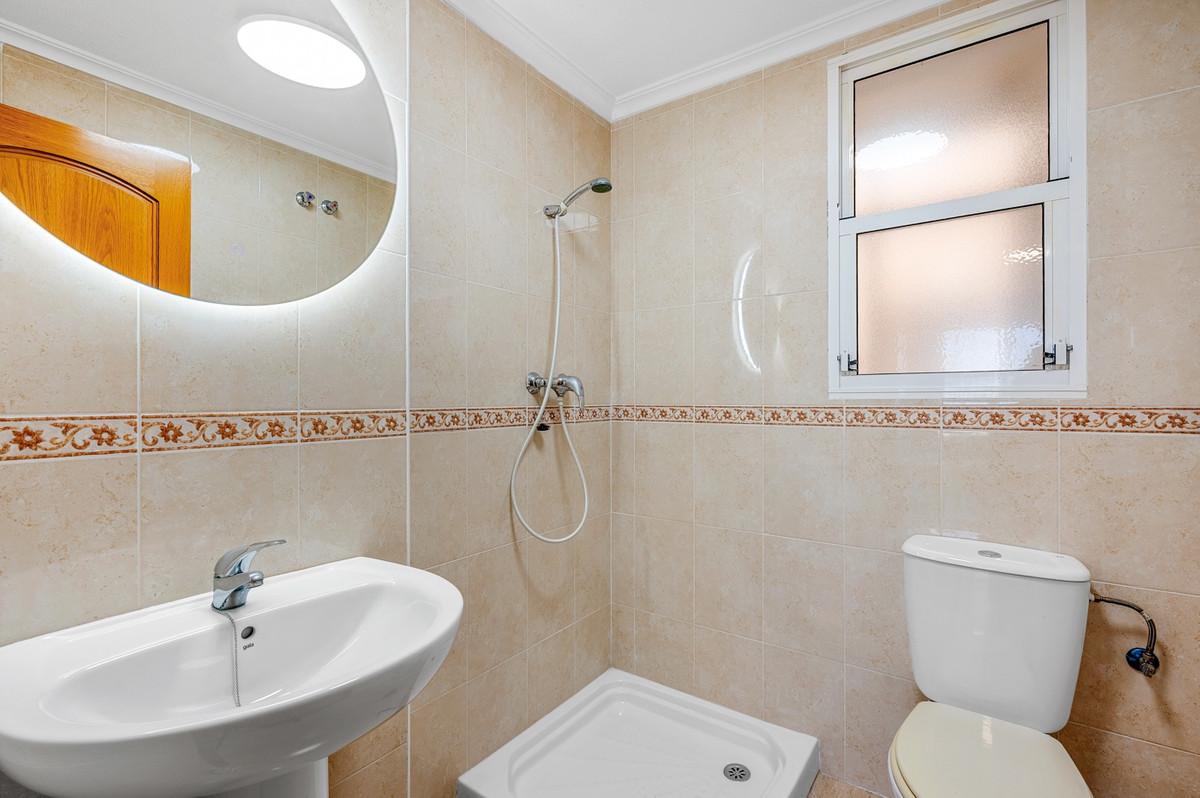 Se vende Apartamento Planta Media de 2 dormitorios en Costa Blanca, Alicante, España