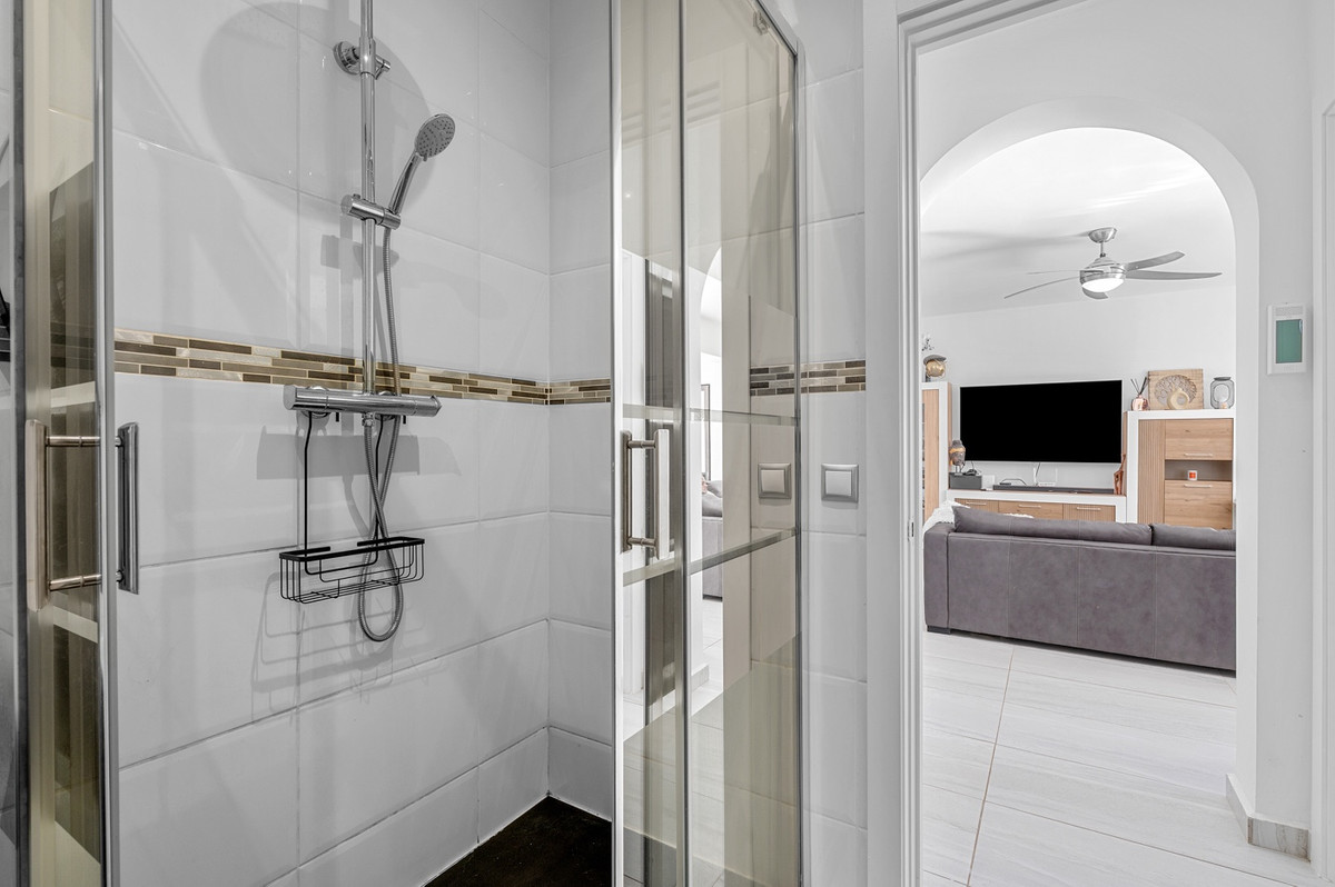 Se vende Villa - Chalet de 5 dormitorios en Costa Blanca, Alicante, España