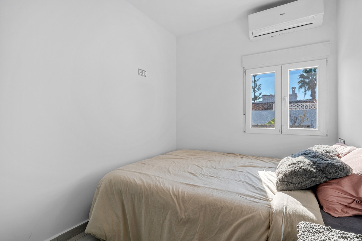 Se vende Villa - Chalet de 5 dormitorios en Costa Blanca, Alicante, España