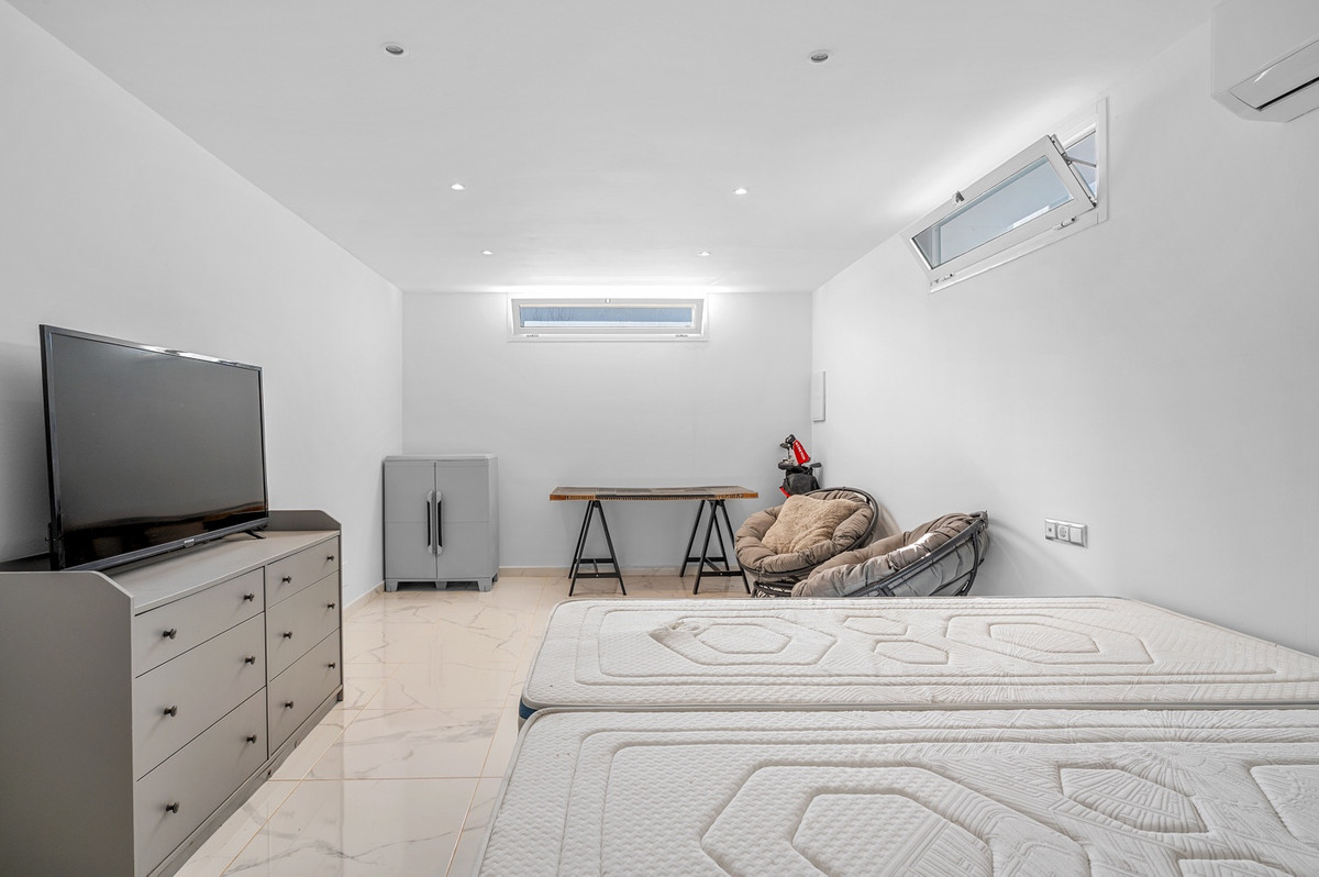 Se vende Villa - Chalet de 5 dormitorios en Costa Blanca, Alicante, España