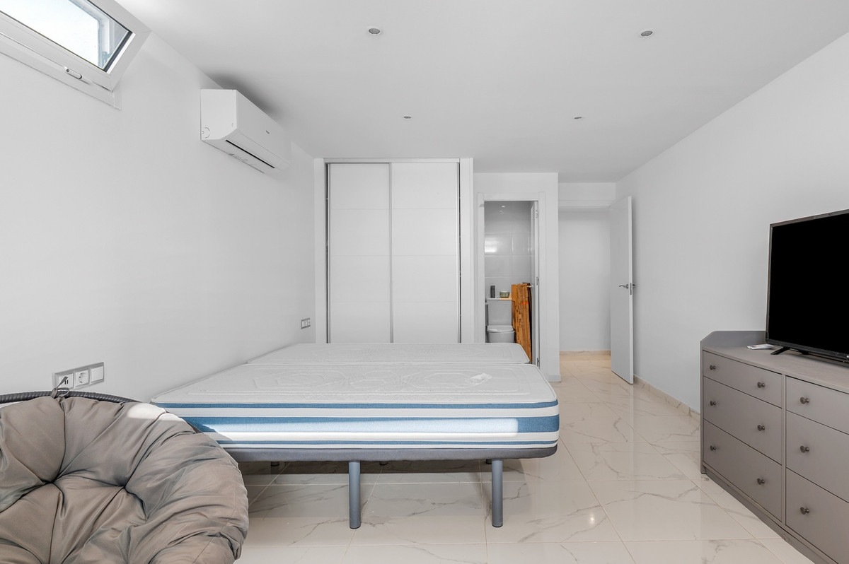 Se vende Villa - Chalet de 5 dormitorios en Costa Blanca, Alicante, España