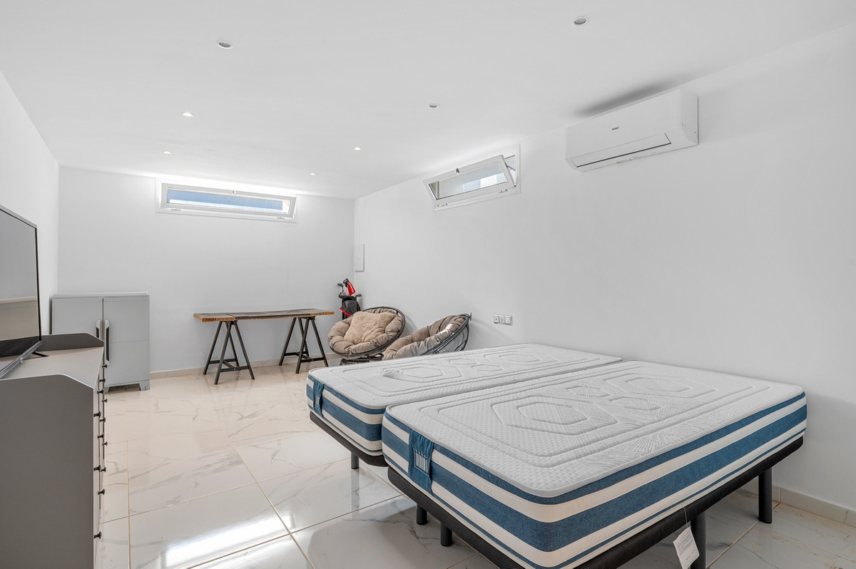 Se vende Villa - Chalet de 5 dormitorios en Costa Blanca, Alicante, España