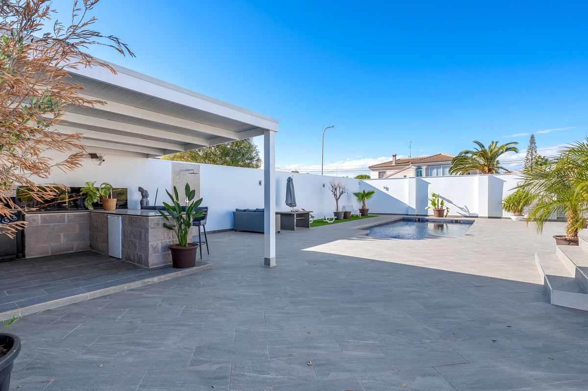 Se vende Villa - Chalet de 5 dormitorios en Costa Blanca, Alicante, España