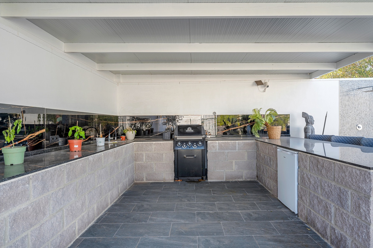 Se vende Villa - Chalet de 5 dormitorios en Costa Blanca, Alicante, España