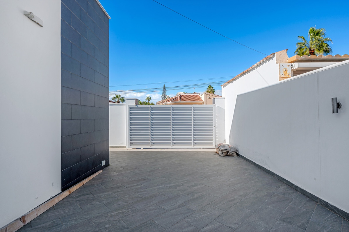 Se vende Villa - Chalet de 5 dormitorios en Costa Blanca, Alicante, España