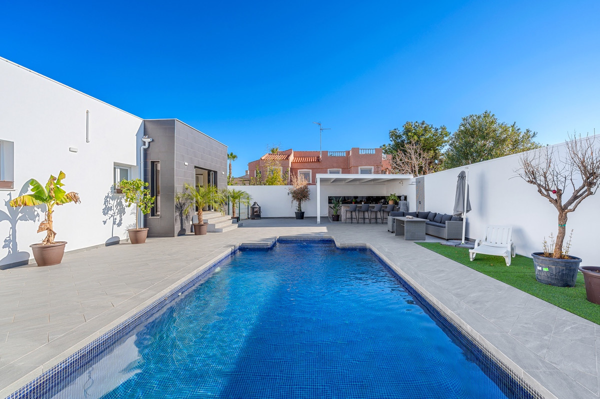Se vende Villa - Chalet de 5 dormitorios en Costa Blanca, Alicante, España