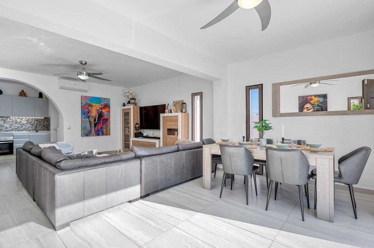 Se vende Villa - Chalet de 5 dormitorios en Costa Blanca, Alicante, España