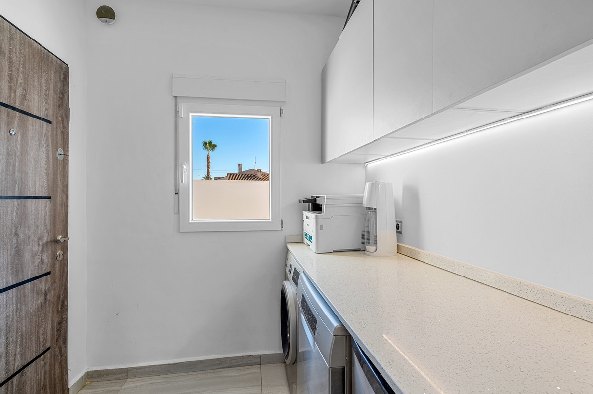 Se vende Villa - Chalet de 5 dormitorios en Costa Blanca, Alicante, España