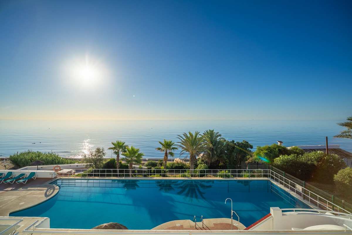 2 Bed Apartment for sale in Estepona Costa Del Sol, Málaga, Spain