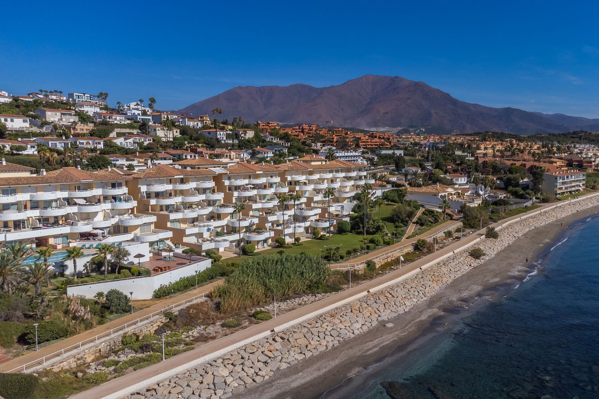 2 Bed Apartment for sale in Estepona Costa Del Sol, Málaga, Spain