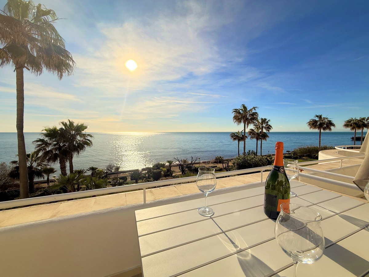 2 Bed Apartment for sale in Estepona Costa Del Sol, Málaga, Spain