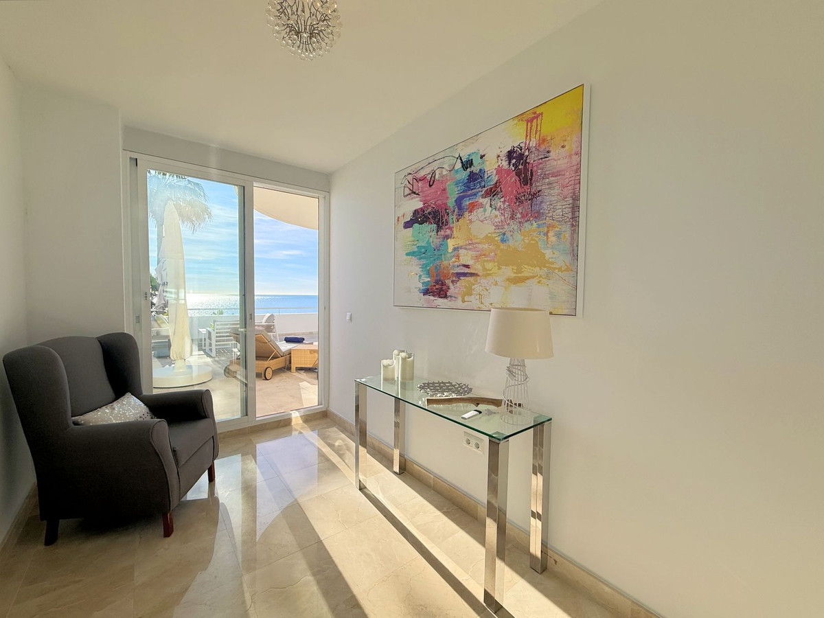 2 Bed Apartment for sale in Estepona Costa Del Sol, Málaga, Spain