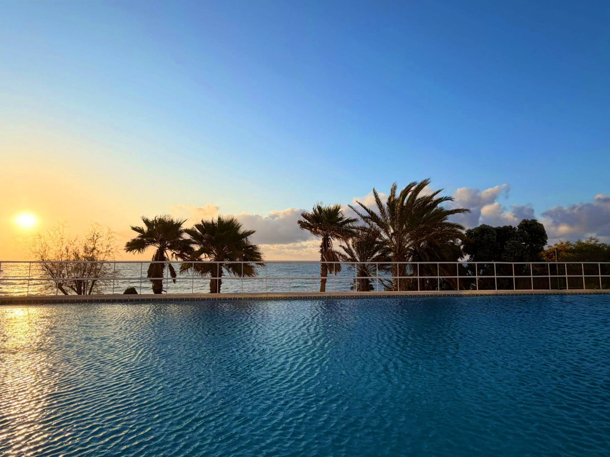 2 Bed Apartment for sale in Estepona Costa Del Sol, Málaga, Spain