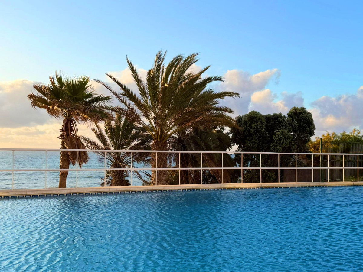 2 Bed Apartment for sale in Estepona Costa Del Sol, Málaga, Spain