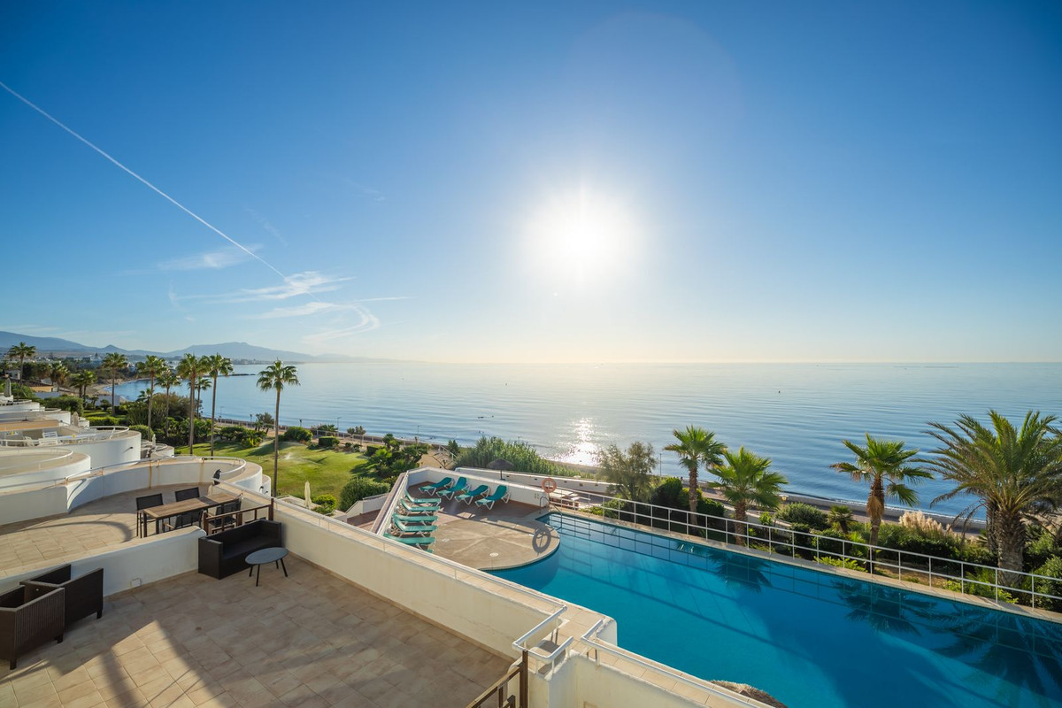 2 Bed Apartment for sale in Estepona Costa Del Sol, Málaga, Spain