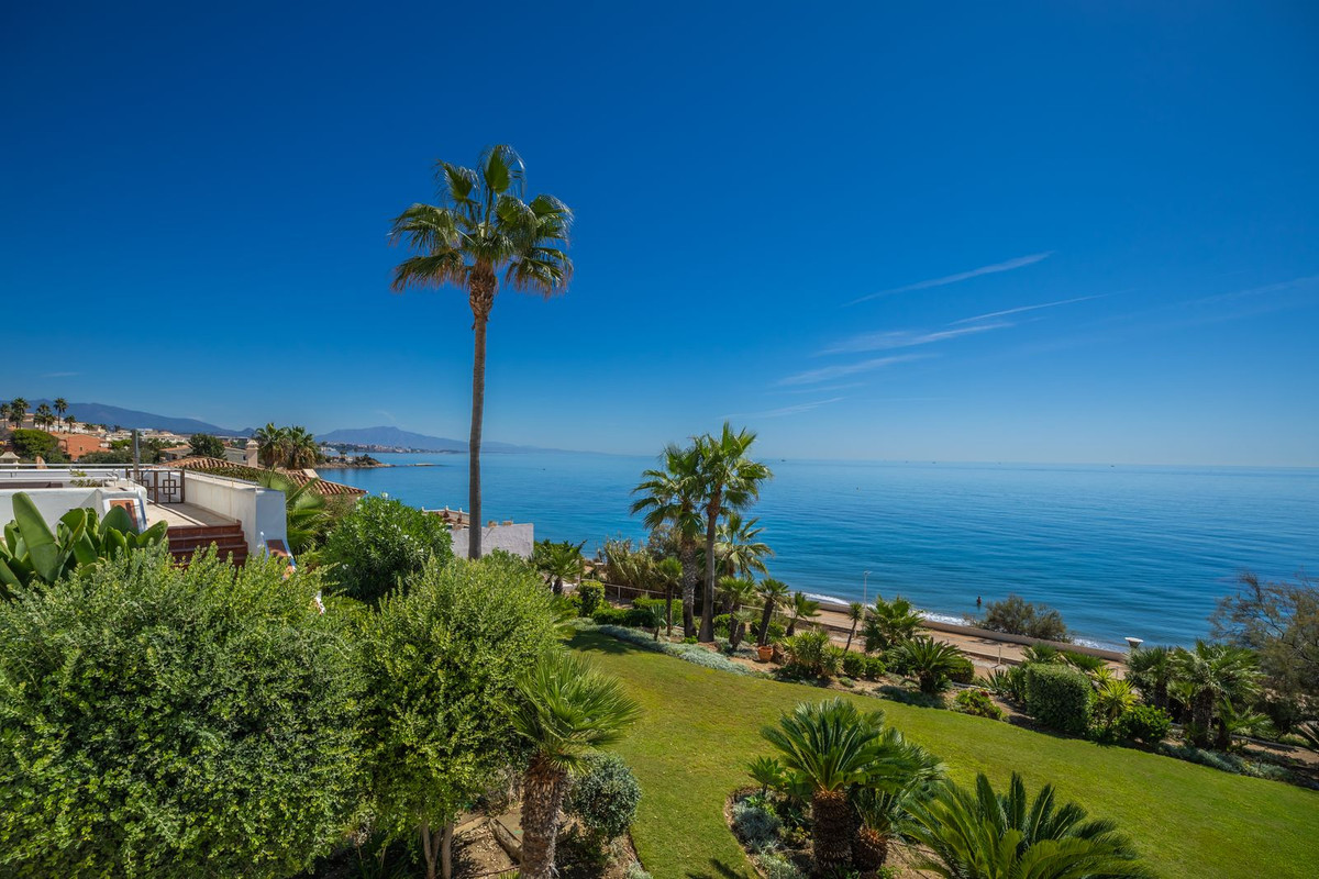2 Bed Apartment for sale in Estepona Costa Del Sol, Málaga, Spain