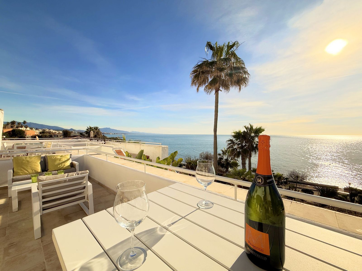 2 Bed Apartment for sale in Estepona Costa Del Sol, Málaga, Spain