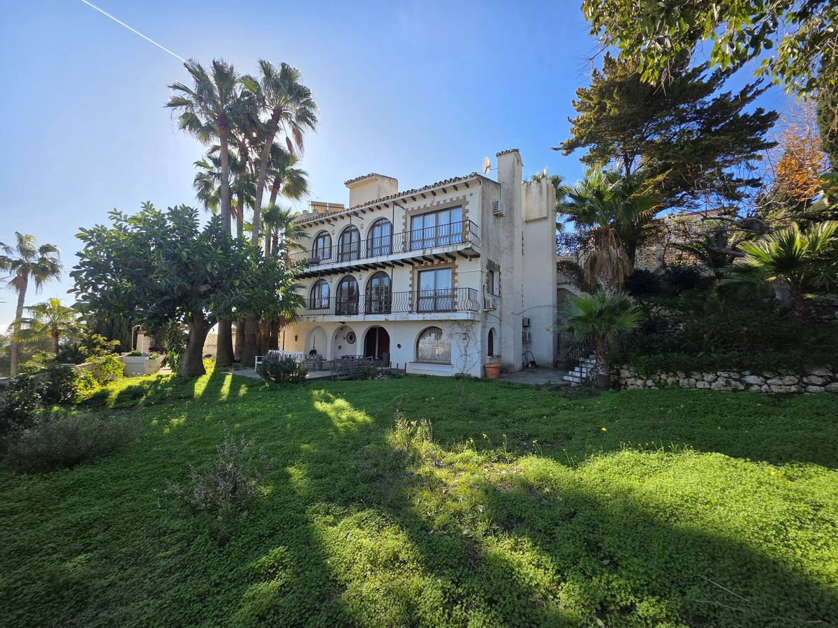 5 Bed Townhouse for sale in Torrenueva Costa Del Sol, Málaga, Spain