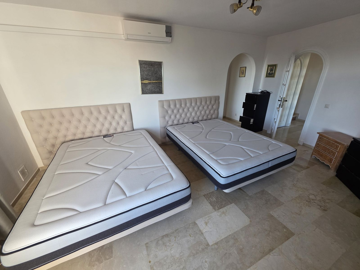 Se vende Villa - Chalet de 5 dormitorios en Costa Del Sol, Málaga, España