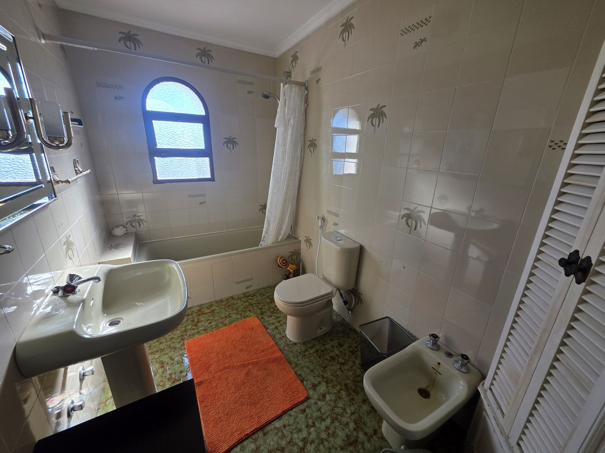 Se vende Villa - Chalet de 5 dormitorios en Costa Del Sol, Málaga, España