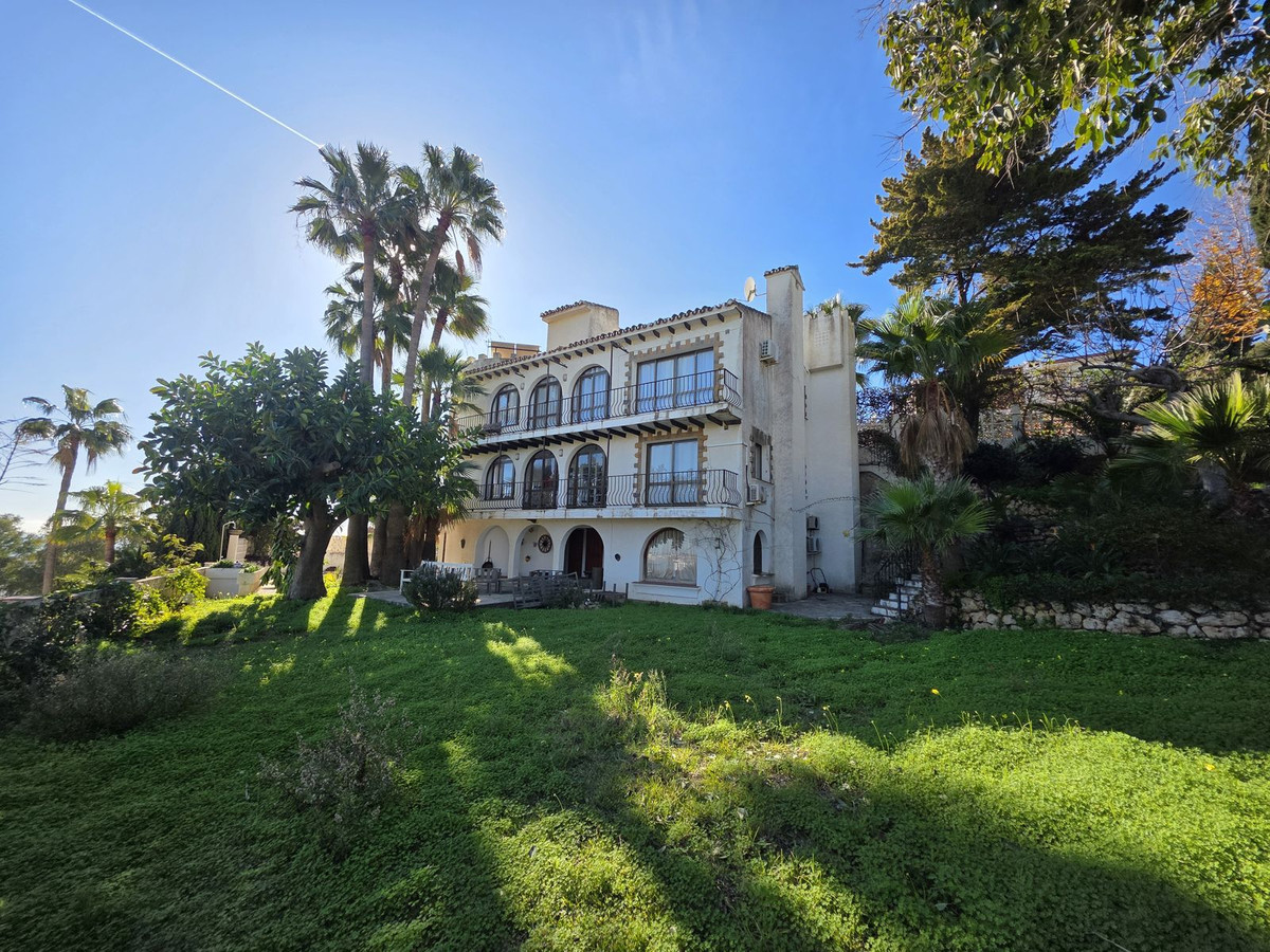 Se vende Villa - Chalet de 5 dormitorios en Costa Del Sol, Málaga, España