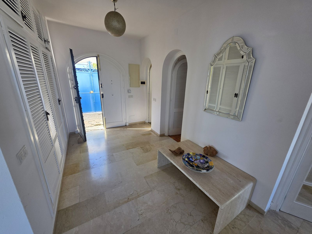 Se vende Villa - Chalet de 5 dormitorios en Costa Del Sol, Málaga, España