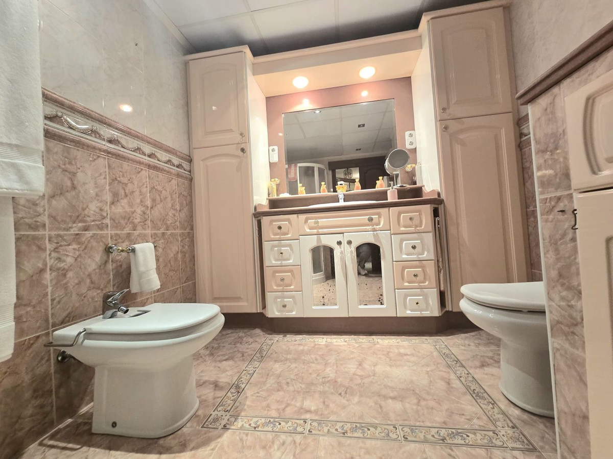 Se vende Apartamento Planta Media de 4 dormitorios en Costa Del Sol, Málaga, España